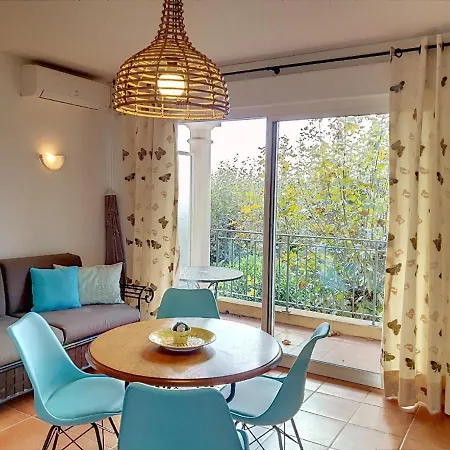 Le Bleuet Apartment *